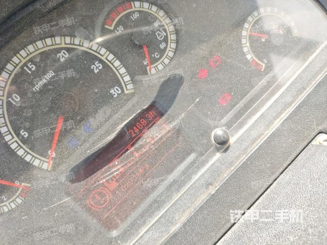 儀表盤(pán)全景（壓路機(jī)駕駛室）