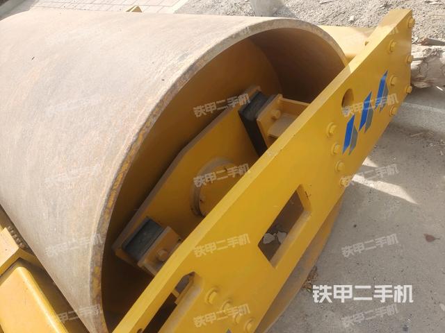 前車架正右側(cè)（壓路機(jī)前后車架）