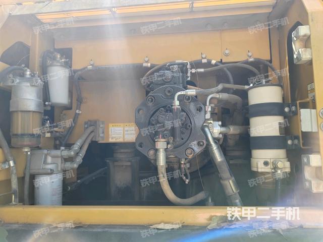 液壓泵艙室正面整體(整機(jī)外觀) 液壓泵艙室正面整體(整機(jī)外觀)