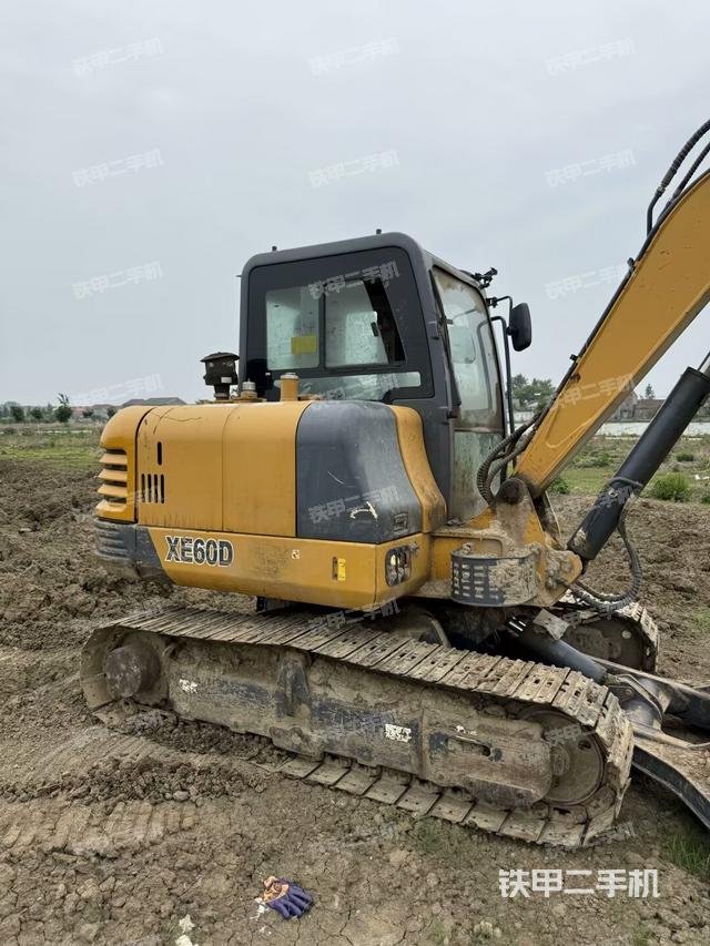 大臂根部?斜（工作和回轉(zhuǎn)裝置）