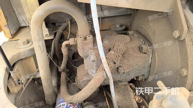 液壓泵艙室正面整體(整機外觀) 液壓泵艙室正面整體(整機外觀)