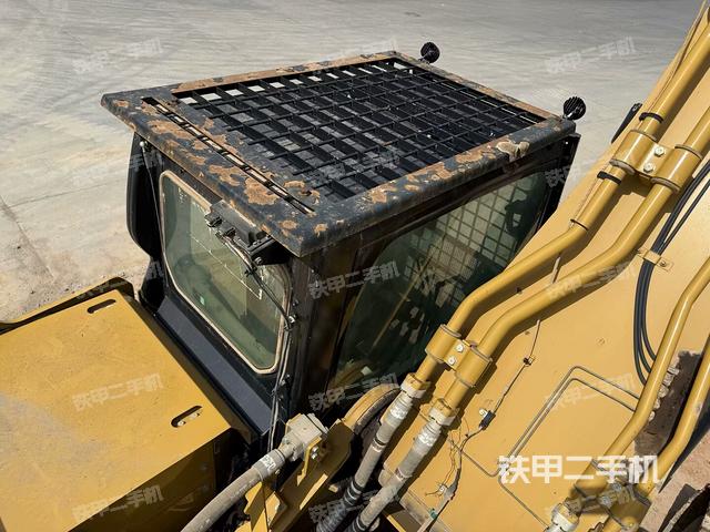 大臂背部俯視(工作和回轉(zhuǎn)裝置) 大臂背部俯視(工作和回轉(zhuǎn)裝置)