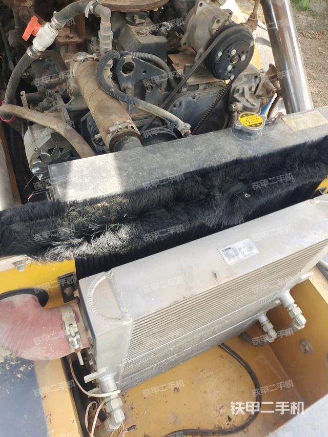 發(fā)動(dòng)機(jī)艙全景（壓路機(jī)發(fā)動(dòng)機(jī)艙）