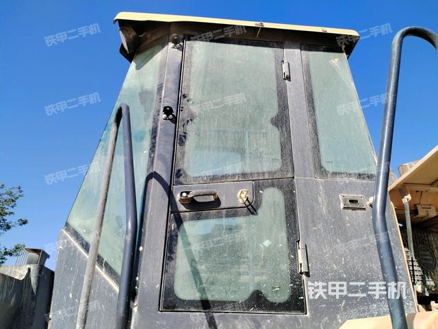 駕駛室正側(cè)(駕駛室部分) 駕駛室正側(cè)(駕駛室部分)