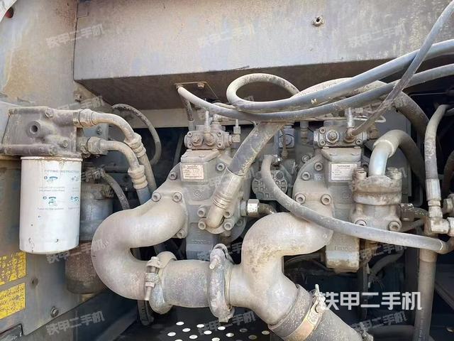 液壓泵艙室正面整體(整機(jī)外觀) 液壓泵艙室正面整體(整機(jī)外觀)