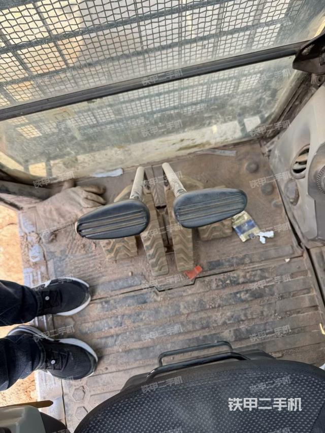 座椅右側(cè)控制臺(tái)/鑰匙門/油門/含右手柄(駕駛室部分) 座椅右側(cè)控制臺(tái)/鑰匙門/油門/含右手柄(駕駛室部分)