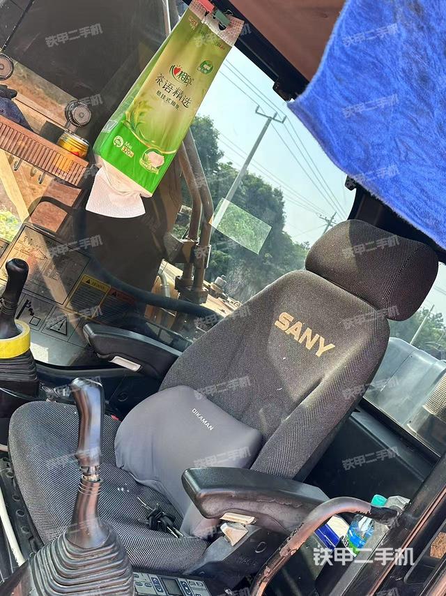 駕駛室整體(整機外觀) 駕駛室整體(整機外觀)