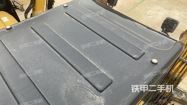 駕駛室頂部（整機外觀）