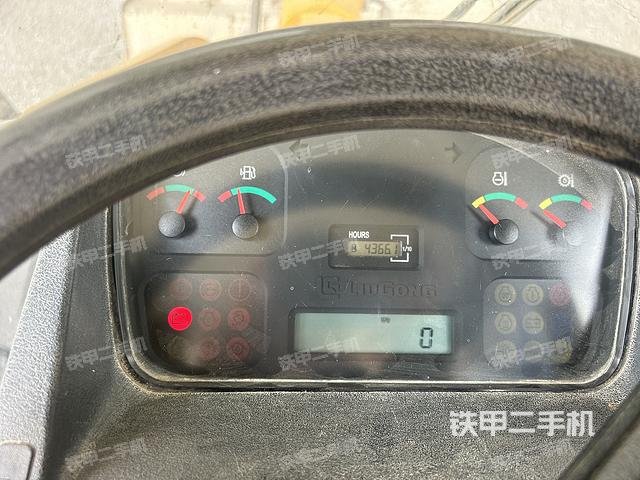 駕駛室工作臺(整機外觀及大件) 駕駛室工作臺(整機外觀及大件)