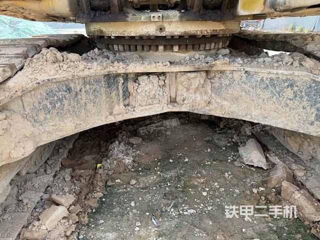 左側(cè)履帶整體?(行走機(jī)構(gòu)) 左側(cè)履帶整體?(行走機(jī)構(gòu))