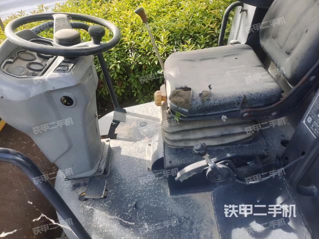 儀表盤全景（壓路機駕駛室）