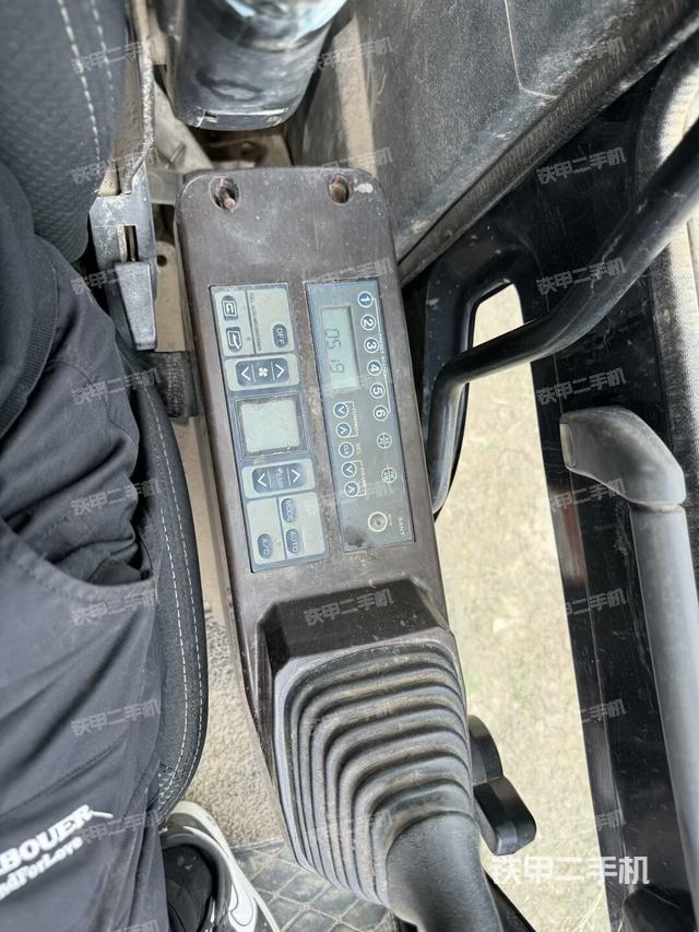 座椅左側(cè)控制臺/音響/含左手柄（駕駛室部分）