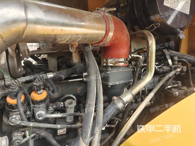 發(fā)動(dòng)機(jī)艙全景（壓路機(jī)發(fā)動(dòng)機(jī)艙）