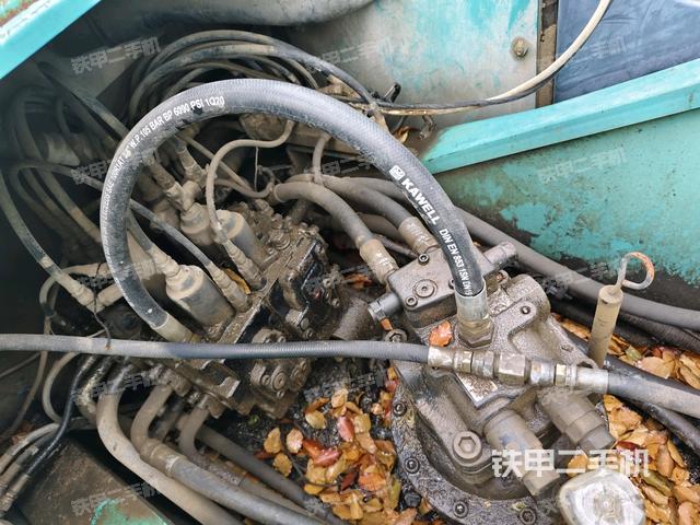 回轉(zhuǎn)馬達(dá)和主控閥(整機(jī)外觀) 回轉(zhuǎn)馬達(dá)和主控閥(整機(jī)外觀)