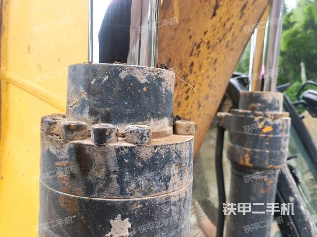 轉(zhuǎn)盤和下車架正前(工作和回轉(zhuǎn)裝置) 轉(zhuǎn)盤和下車架正前(工作和回轉(zhuǎn)裝置)