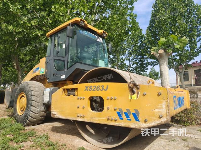 右前45°（壓路機(jī)整機(jī)外觀(guān)）