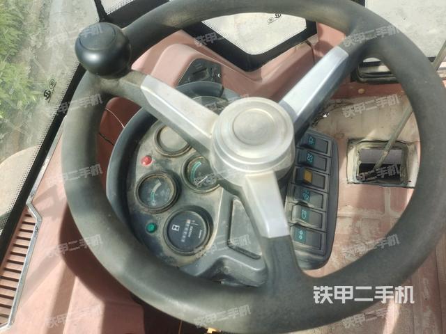 后玻璃角標(biāo)（壓路機(jī)駕駛室）
