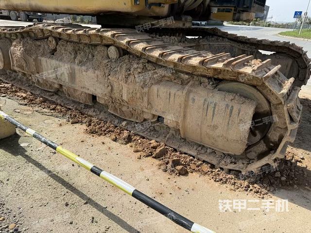 右側(cè)履帶整體(行走機(jī)構(gòu)) 右側(cè)履帶整體(行走機(jī)構(gòu))