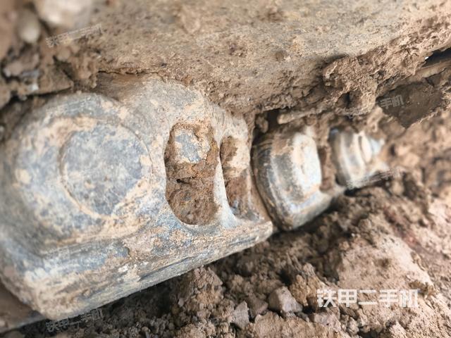 右驅(qū)動輪（行走機(jī)構(gòu)）