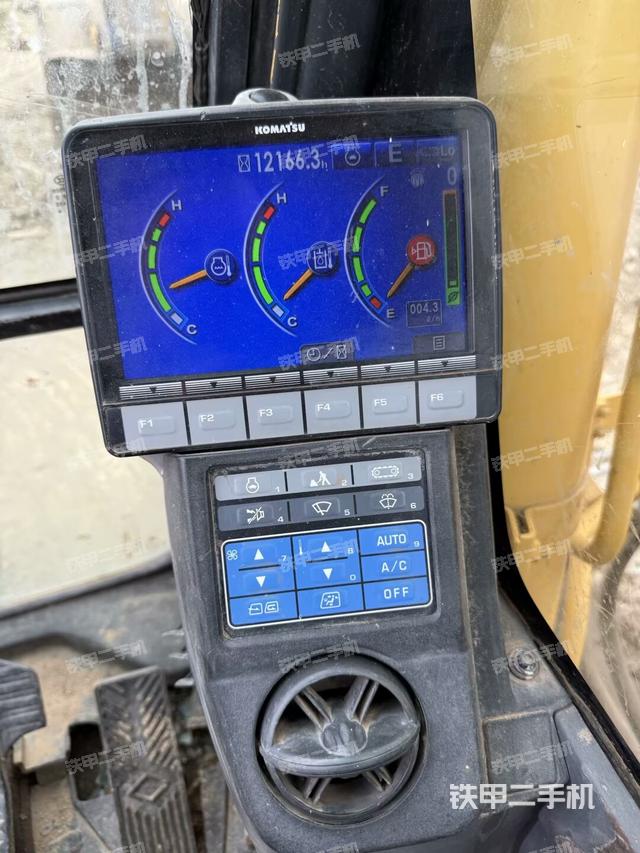 显示屏 (驾驶室部分) 显示屏 (驾驶室部分)