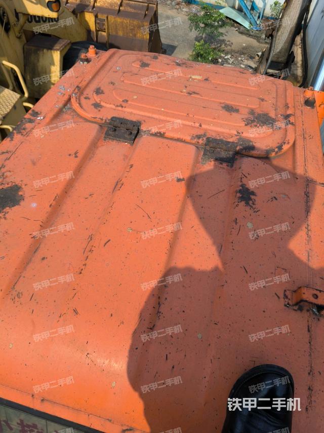 驾驶室顶部（整机外观）