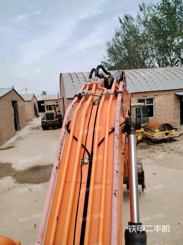 大臂背部俯視（工作和回轉(zhuǎn)裝置）