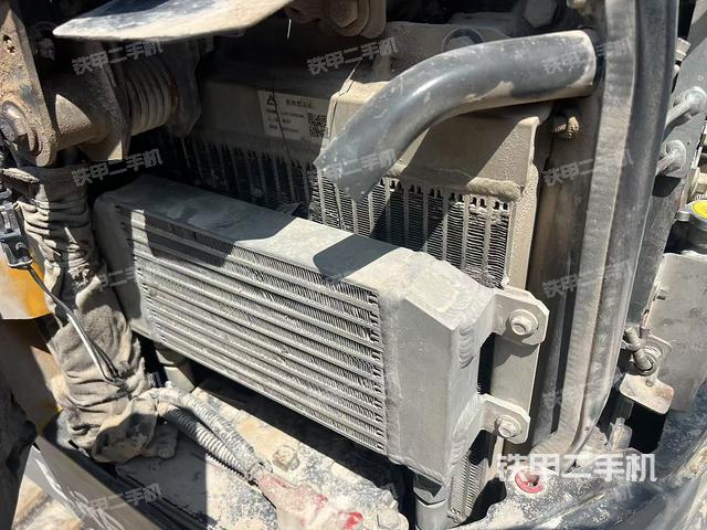 回轉馬達和主控閥（整機外觀）