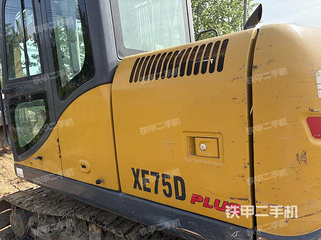 驾驶室顶部（整机外观）