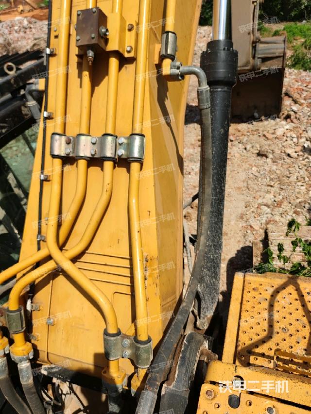 大臂背部俯視(工作和回轉(zhuǎn)裝置) 大臂背部俯視(工作和回轉(zhuǎn)裝置)