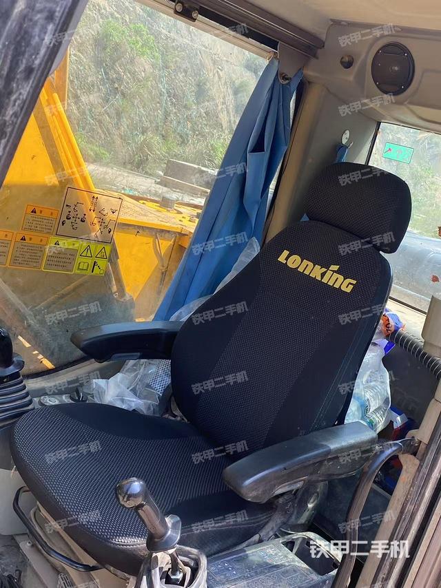 駕駛室整體(整機(jī)外觀) 駕駛室整體(整機(jī)外觀)