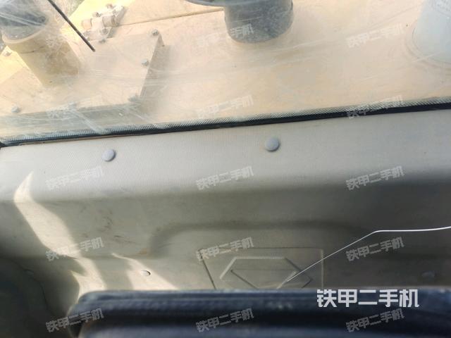 駕駛室內(nèi)座椅、儀表操作手柄全景（壓路機(jī)駕駛室）