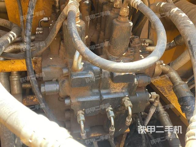 回轉(zhuǎn)馬達(dá)和主控閥(整機(jī)外觀) 回轉(zhuǎn)馬達(dá)和主控閥(整機(jī)外觀)