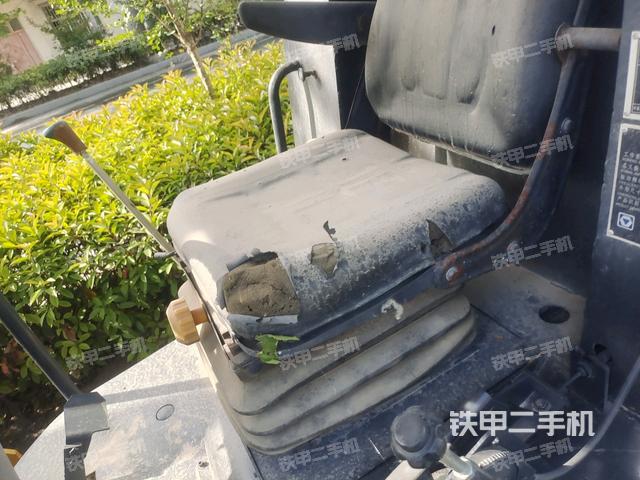 駕駛室側(cè)向上照全景（壓路機駕駛室）