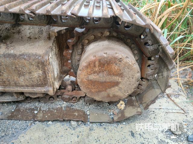 左驅(qū)動輪（行走機構(gòu)）