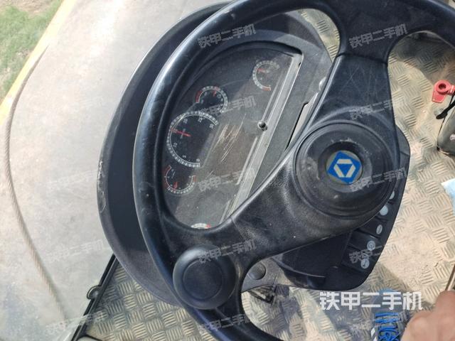 駕駛室頂蓬內(nèi)（壓路機(jī)駕駛室）