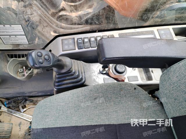 座椅右側(cè)控制臺/鑰匙門/油門/含右手柄（駕駛室部分）