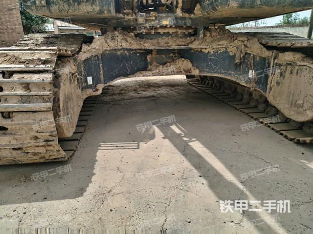 轉(zhuǎn)盤和下車架正前（工作和回轉(zhuǎn)裝置）