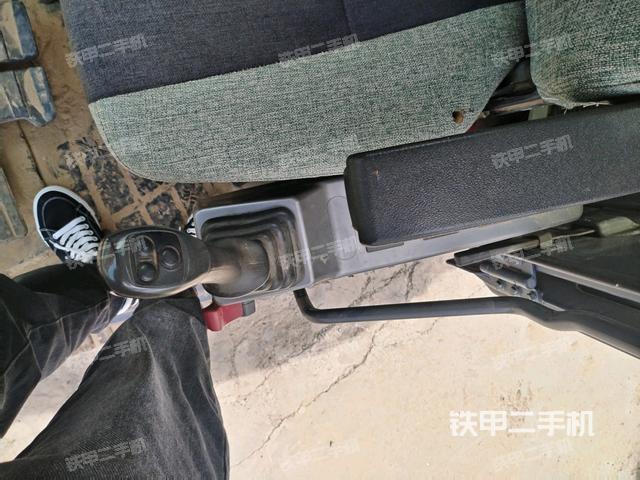 座椅左側(cè)控制臺/音響/含左手柄（駕駛室部分）