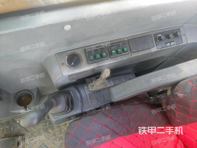 座椅右側(cè)控制臺(tái)/鑰匙門/油門/含右手柄(駕駛室部分) 座椅右側(cè)控制臺(tái)/鑰匙門/油門/含右手柄(駕駛室部分)