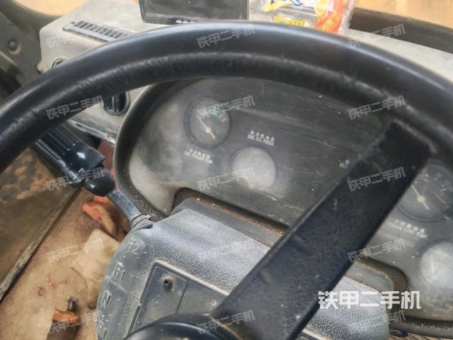 駕駛室內(nèi)部(駕駛室/操作室) 駕駛室內(nèi)部(駕駛室/操作室)