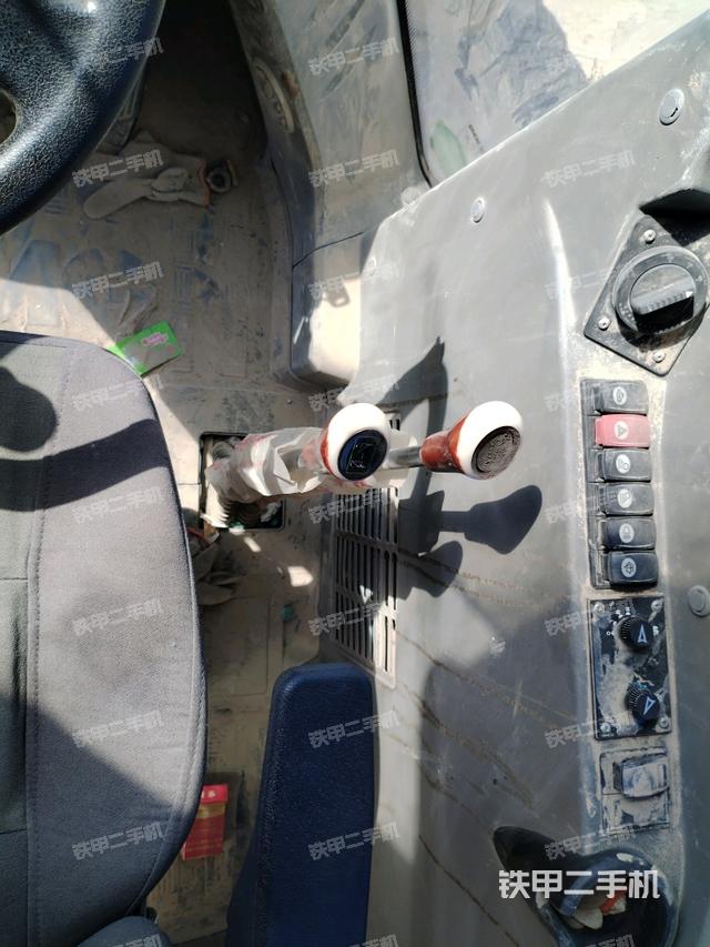 操作桿  檔位(駕駛室部分) 操作桿  檔位(駕駛室部分)