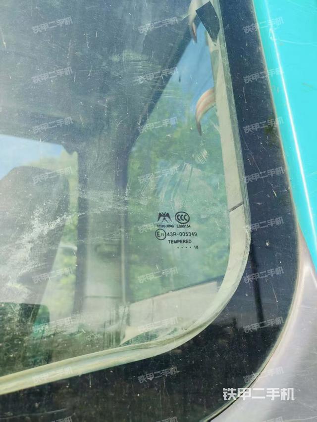 駕駛室頂部(整機外觀) 駕駛室頂部(整機外觀)