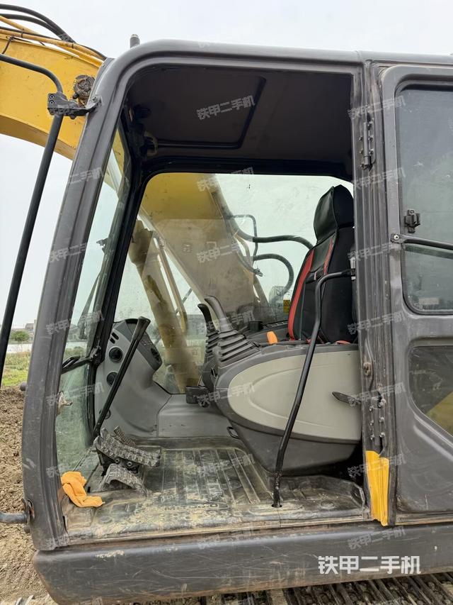 座椅左側(cè)控制臺(tái)/音響/含左手柄(駕駛室部分) 座椅左側(cè)控制臺(tái)/音響/含左手柄(駕駛室部分)