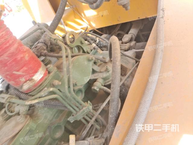 發(fā)動機(jī)艙液壓泵全景（壓路機(jī)發(fā)動機(jī)艙）