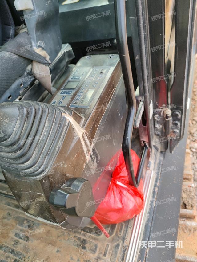 座椅左側(cè)控制臺(tái)/音響/含左手柄(駕駛室部分) 座椅左側(cè)控制臺(tái)/音響/含左手柄(駕駛室部分)