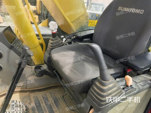 駕駛室整體(整機外觀) 駕駛室整體(整機外觀)