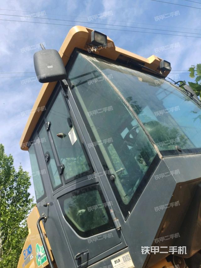 右前45°（壓路機(jī)整機(jī)外觀(guān)）