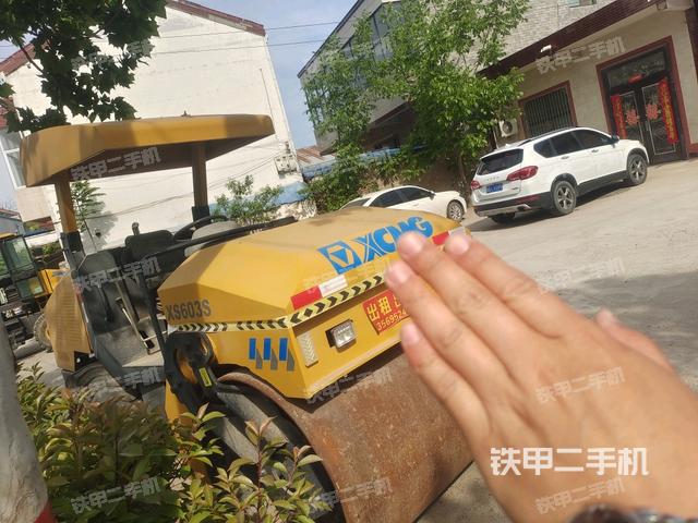 右前45°（壓路機整機外觀）