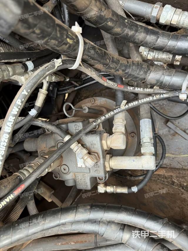 回轉(zhuǎn)馬達(dá)(上車(chē)部件) 回轉(zhuǎn)馬達(dá)(上車(chē)部件)