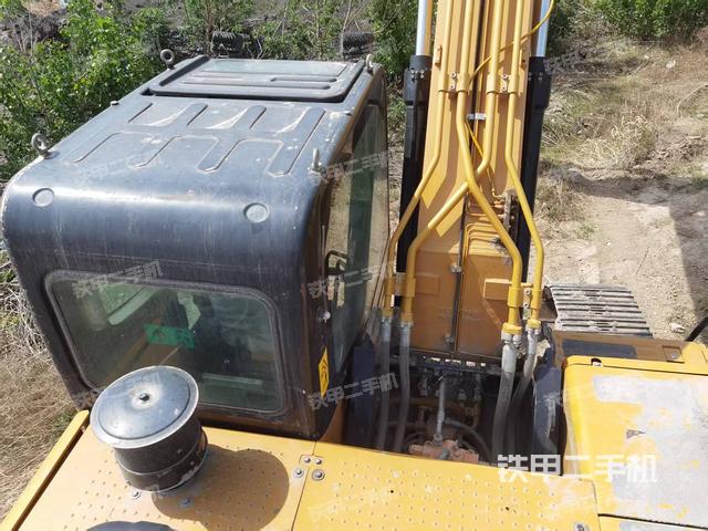 駕駛室頂部（整機外觀）